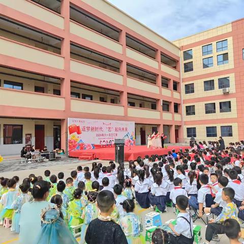 “逐梦新时代•'艺'起向未来”——西安市高陵区泾渭梁村塬小学庆六一文艺汇演暨“小葵花”志愿者爱心集市纪实