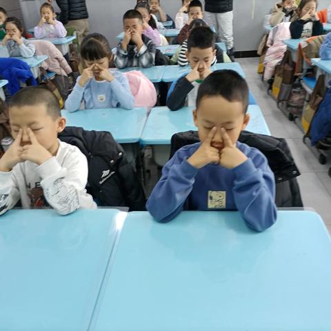 守护“视”界 “操”练成长 ——鄂伦春自治旗实验小学一年级眼保健操比赛
