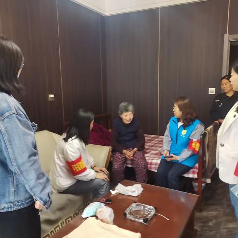 “坊馨苑”‖土门坊社区开展“敲门行动”，关心关爱独居老人