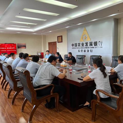 农发行东营市分行举办“岁月敬初心 荣休敬韶华”退休员工欢送会