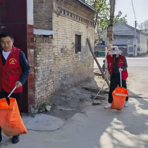 东明县城乡环卫一体化服务中心在创城第十五网格开展“步行东明 丈量文明”活动