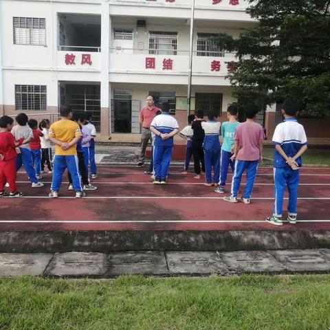 长龙小学“扣好人生第一粒扣子”活动简讯