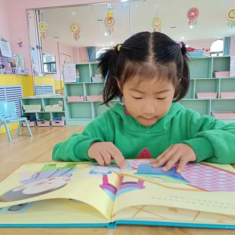 北京大风车幼儿园——快乐读书吧小小朗读者—刘佳芮