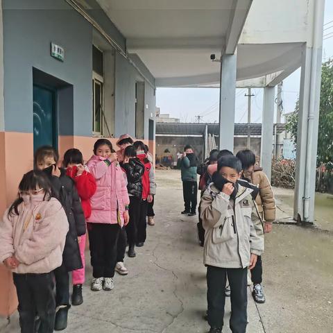 河边小学消防演习