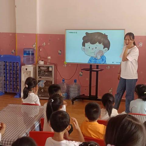 轿子山幼儿园大五班健康活动——《 关爱口腔，爱护牙齿》