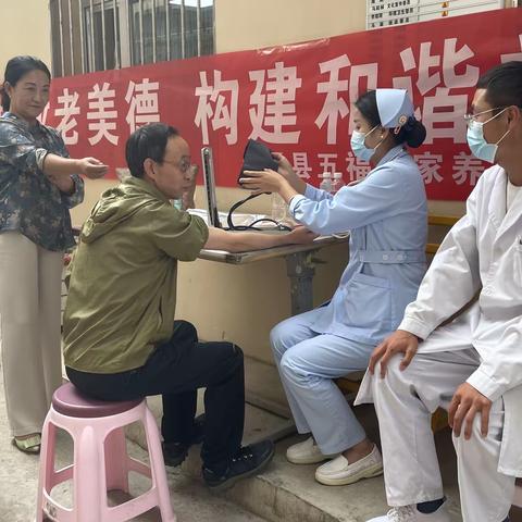 义诊送健康  敲响幸福门