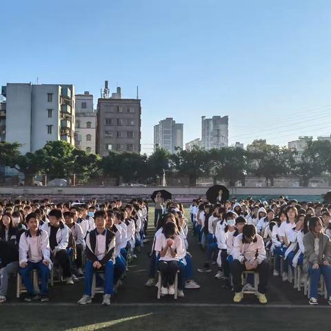 拼搏奋进，荣耀绽放 ——吴川市第三中学九年级第一次调研测试表彰会