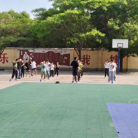 “篮”得精彩,乐在“球”中——实验小学篮球社团活动