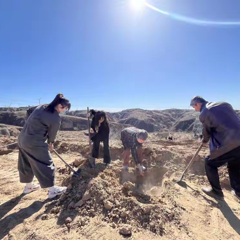 府谷：积极参与义务植树 共筑绿色生态屏障