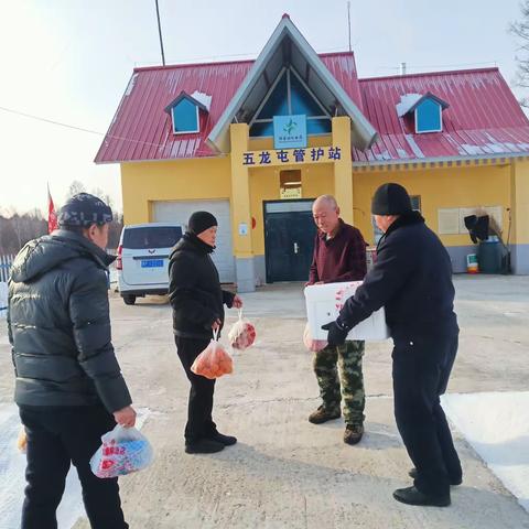 椅子圈林场开展迎新春送温暖活动