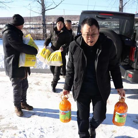 局党委委员、局工会庞秀志深入椅子圈林场开展春节送温暖慰问活动