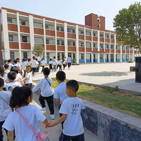 初夏衔接、遇上小学～育幼凤泉园区大班参观小学活动