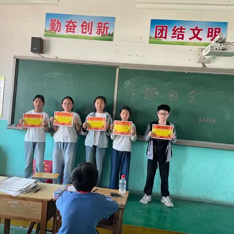 榜样引领 共同进步——兴村学区北李小学五月份表彰