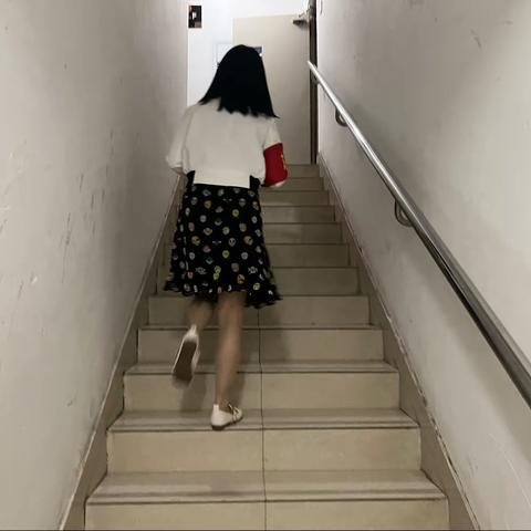 【莲湖 红庙坡】小网格，大作用——红西村社区网格员进行区域巡查