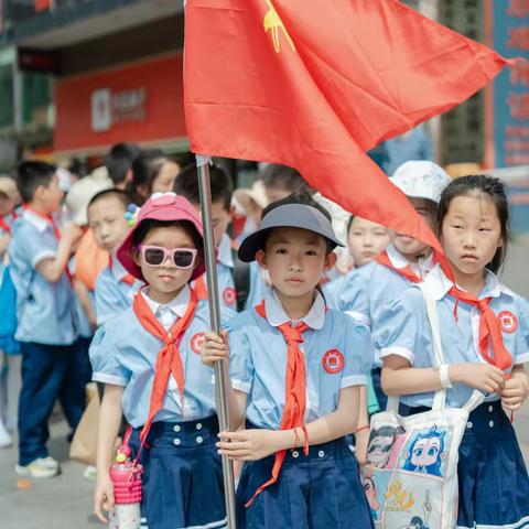 三（6）班。春游啦