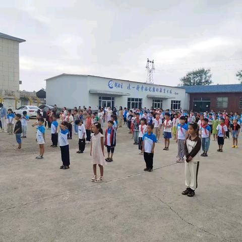 【徐州市贾汪区江庄镇铙钹小学】【筑梦新学期  安全记心中】———举行新学期开学第一次升国旗仪式