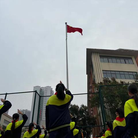 《以书俭之名，书时代华章》——记南实10月28日升旗仪式