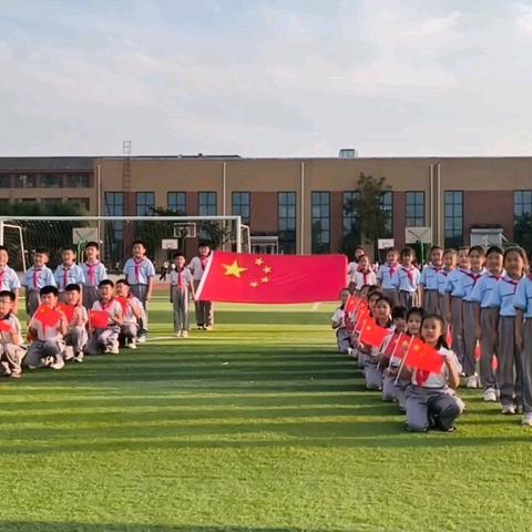 小小红歌会 浓浓爱国情——定陶区第四实验小学“十红活动”之红歌传唱活动