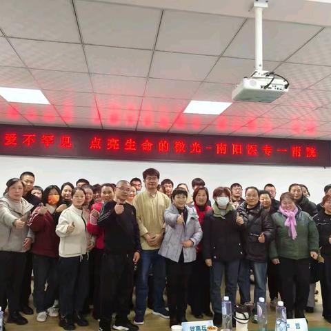 2025国际罕见病日主题会议：让爱不罕见，点亮生命的微光。