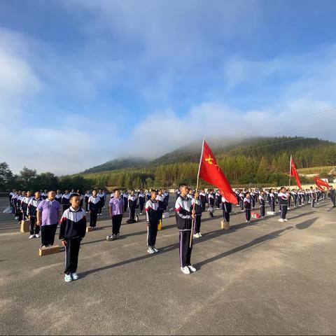 赏秋景，感秋意，培养顽强意志。——八河川镇中学秋游活动