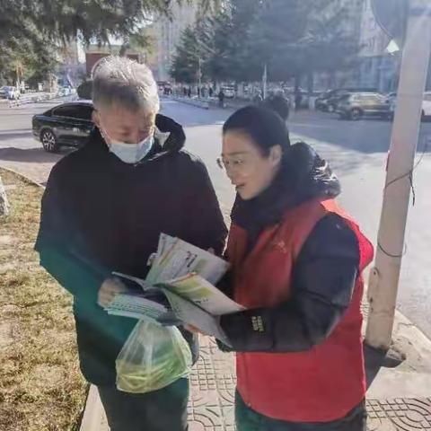 给居民宣传禁毒、消防常识
