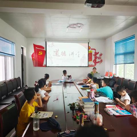 东大街社区开展“做有德之人 行有德之道”道德讲堂活动