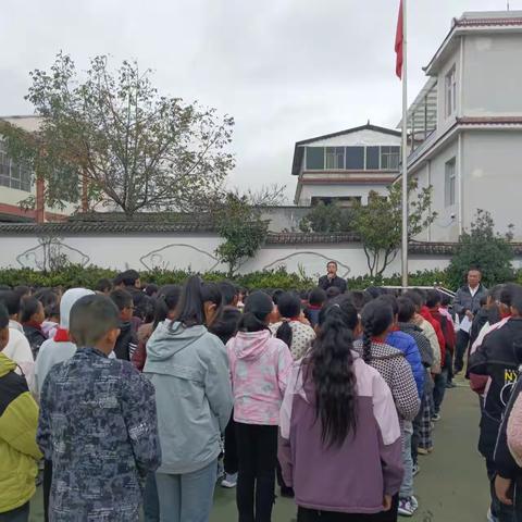 坚定理想 努力前行 ——乐业镇小河小学2025年秋季学期理想信念教育