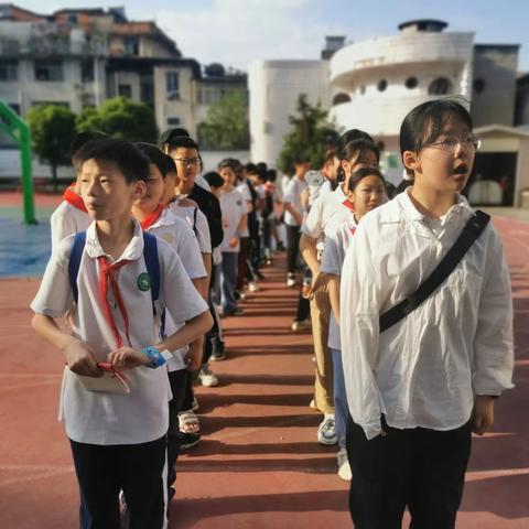 “筑梦科技，引航未来”———咸宁市第二小学参观科技馆纪实