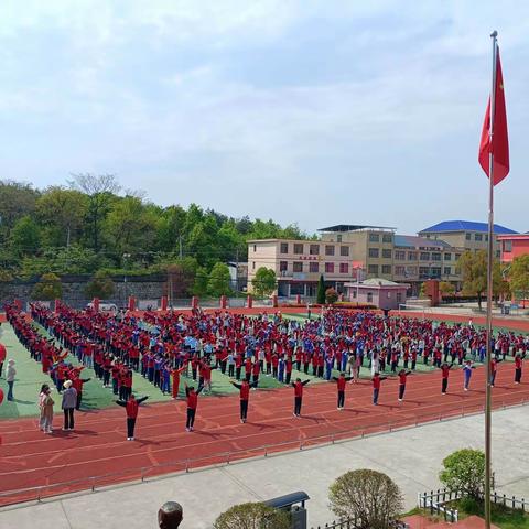 沐浴春光强体魄，花开教研育栋梁——记左里中小五年级体育课程研讨活动