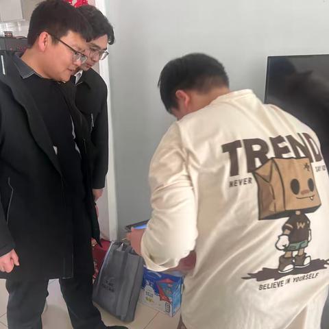 工行承德分行团委联合团市委开展学雷锋“小橘灯”关爱孤独症儿童活动