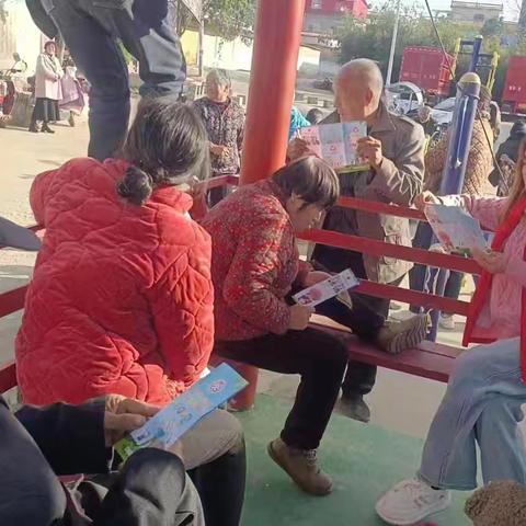 巾帼普法润心田 法治暖阳照乡村 ——乡妇联宪法日普法宣传活动掠影