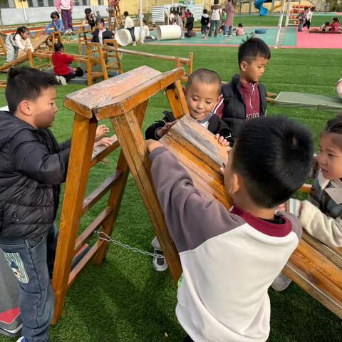 综合区的小趣事——琉璃寺镇中心幼儿园大二班户外自主游戏综合区连续性观察记录