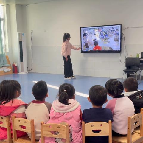 琉璃寺镇中心幼儿园大二班户外自主游戏沙水区谈话活动