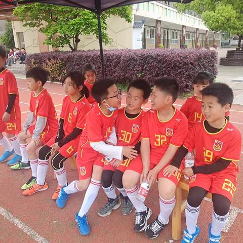 转动的梦想，放飞的希望-足球竞赛