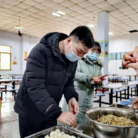 冬至一阳生，春来千岭秀———武都八一中学举行冬至送温暖包饺子活动
