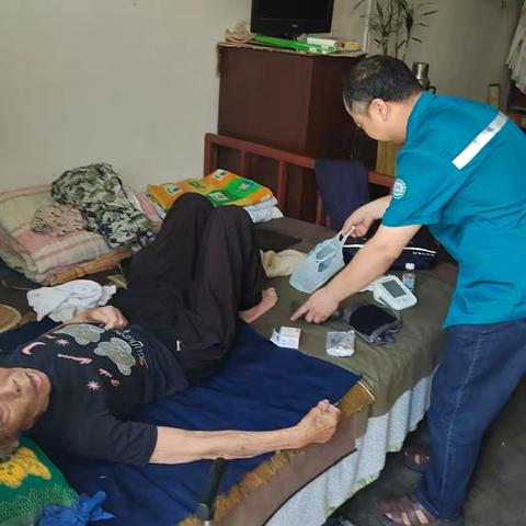 入户体检送关爱，情暖失能老人心
