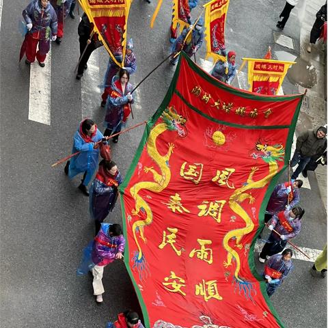 一支蜡烛，燃烧自己，照亮他人