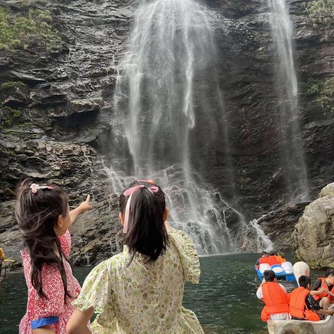 大家好，我是一年级二班张慈姝，我正在参加微实践之微旅游