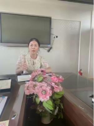 同心同行，助力共赢——同心小学组织开展10月听评课活动