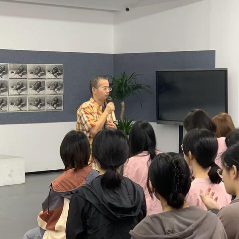 艺术高中高三年级组织看望集训学生