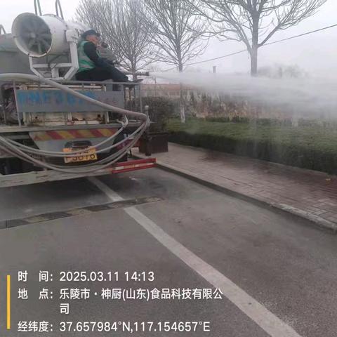 培绿、除虫、灌溉忙，绿化养护正当时