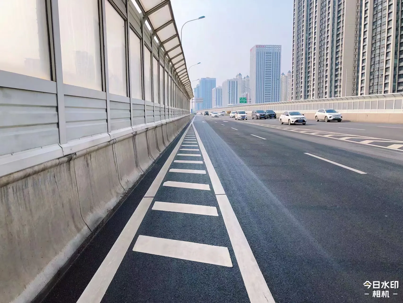 简篇-护航金秋共筑高架路畅洁美