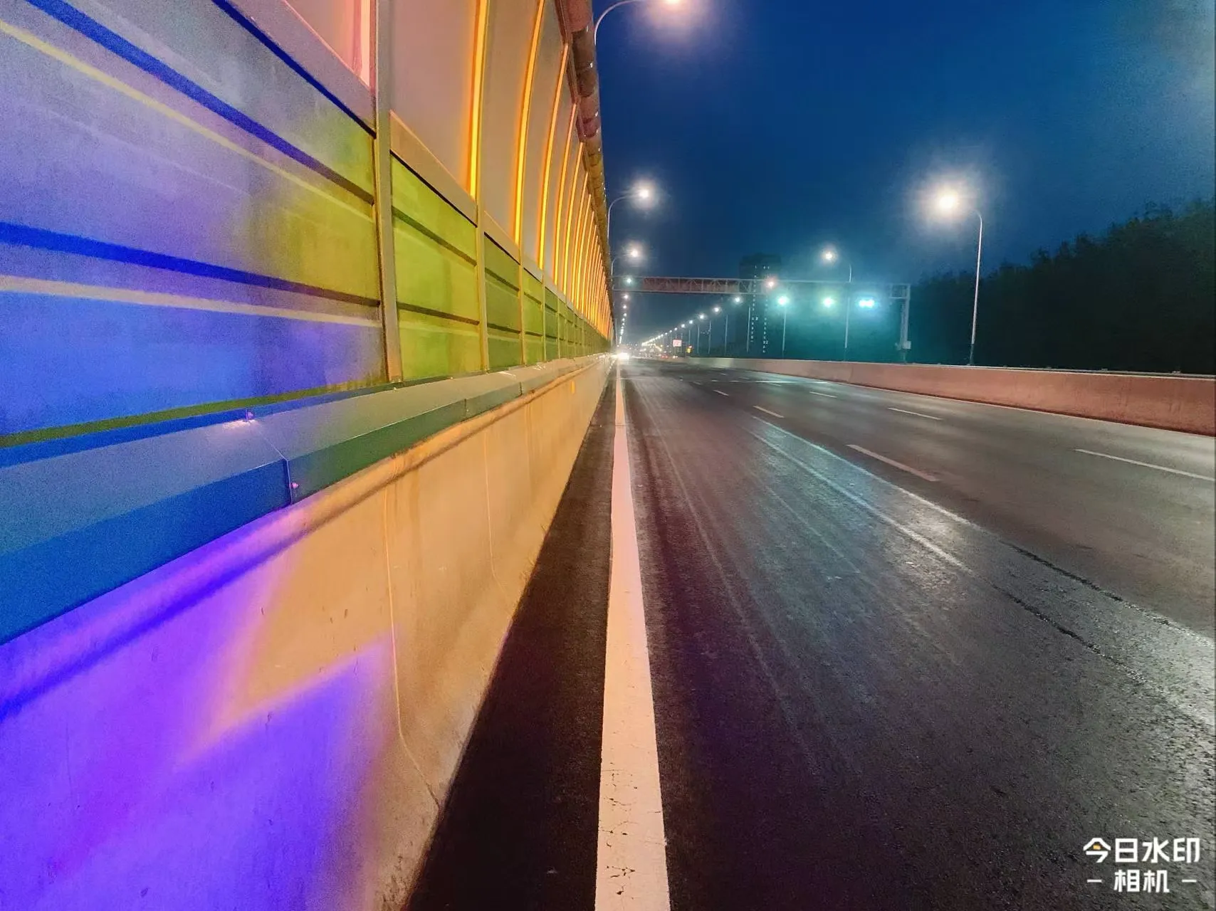 简篇-护航金秋共筑高架路畅洁美