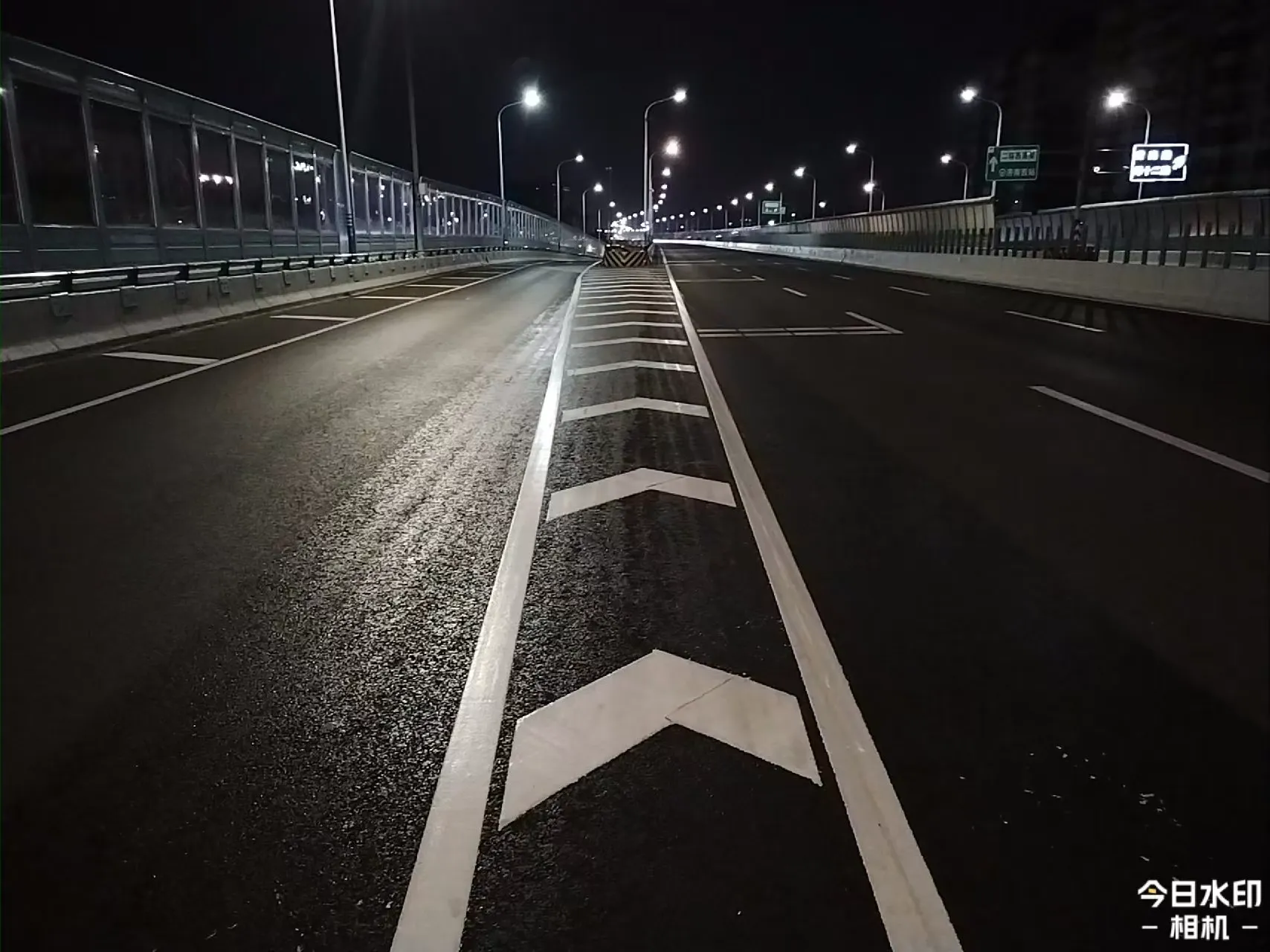 简篇-秋高气爽忙精洗,路净桥靓悦行程