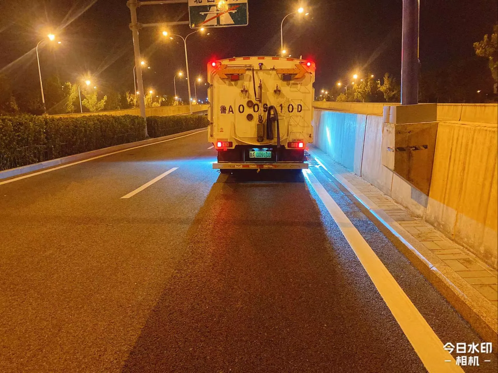 简篇-秋高气爽忙精洗,路净桥靓悦行程