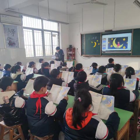 以童趣为帆，启语文之航——《小小的船》评课小记