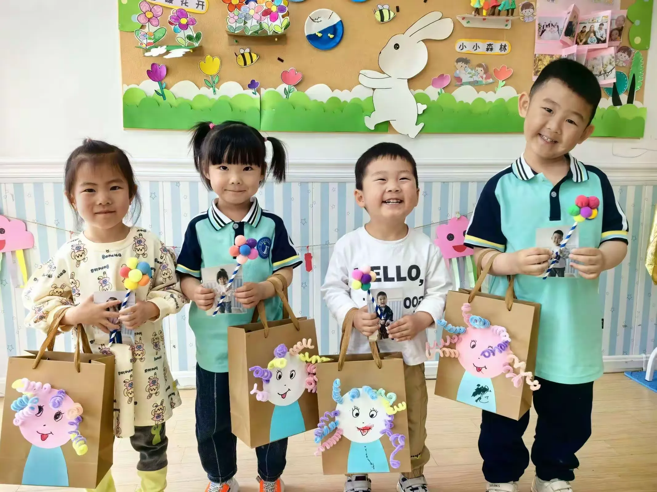 简篇-不期而“绘” 把爱“袋”回家
——七色光幼儿园新视界分园母亲节活动