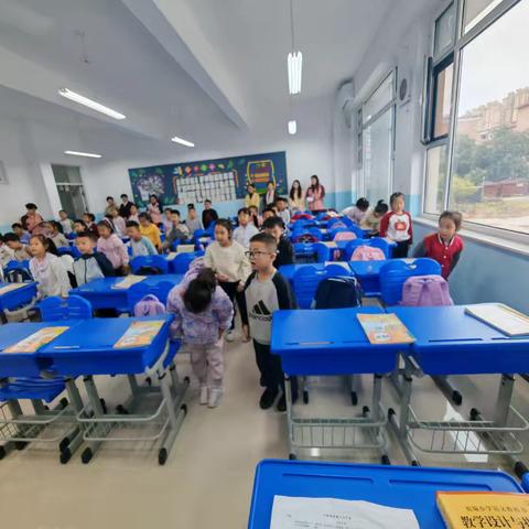 胜利大街小学一年级举行课堂常规展示活动