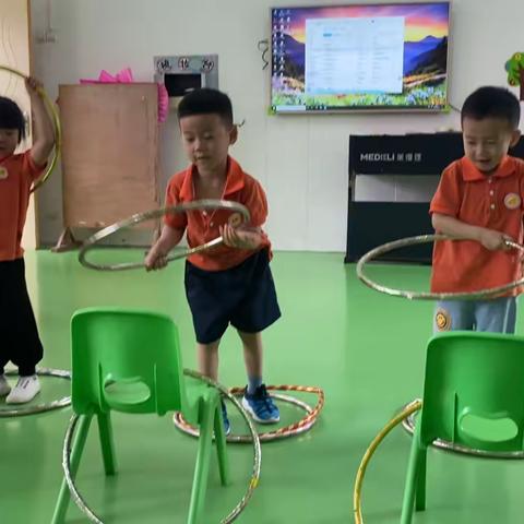 辰阳街道公办幼儿园小一班——《套圈圈》