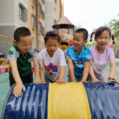 【学习故事】 非“桶”凡响  童心“桶”趣 东方教育集团（东方红缨幼儿园）